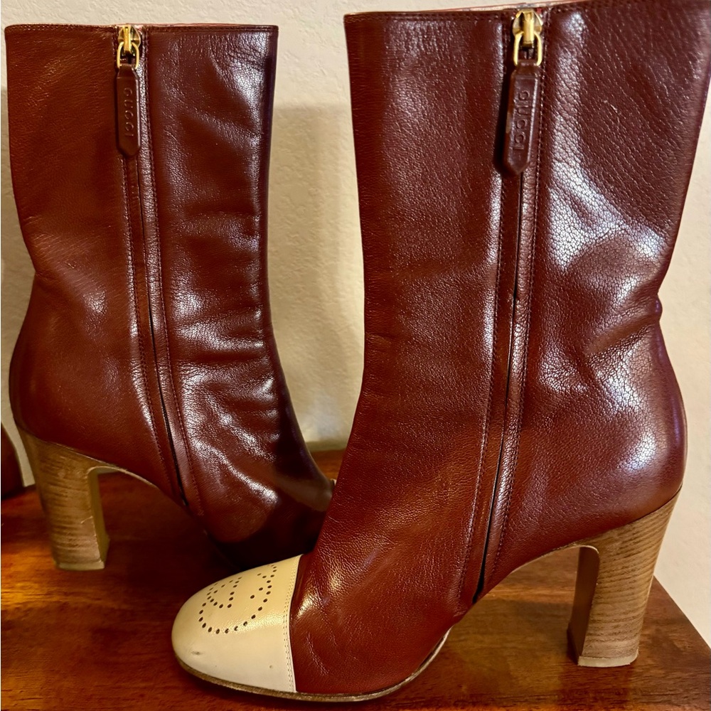 Gucci boots with double G logo. Shoes are preowned. 
• SIZE - 38 1/2